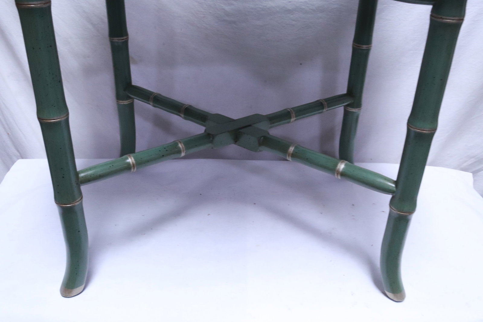 A fine painted tray table - 3