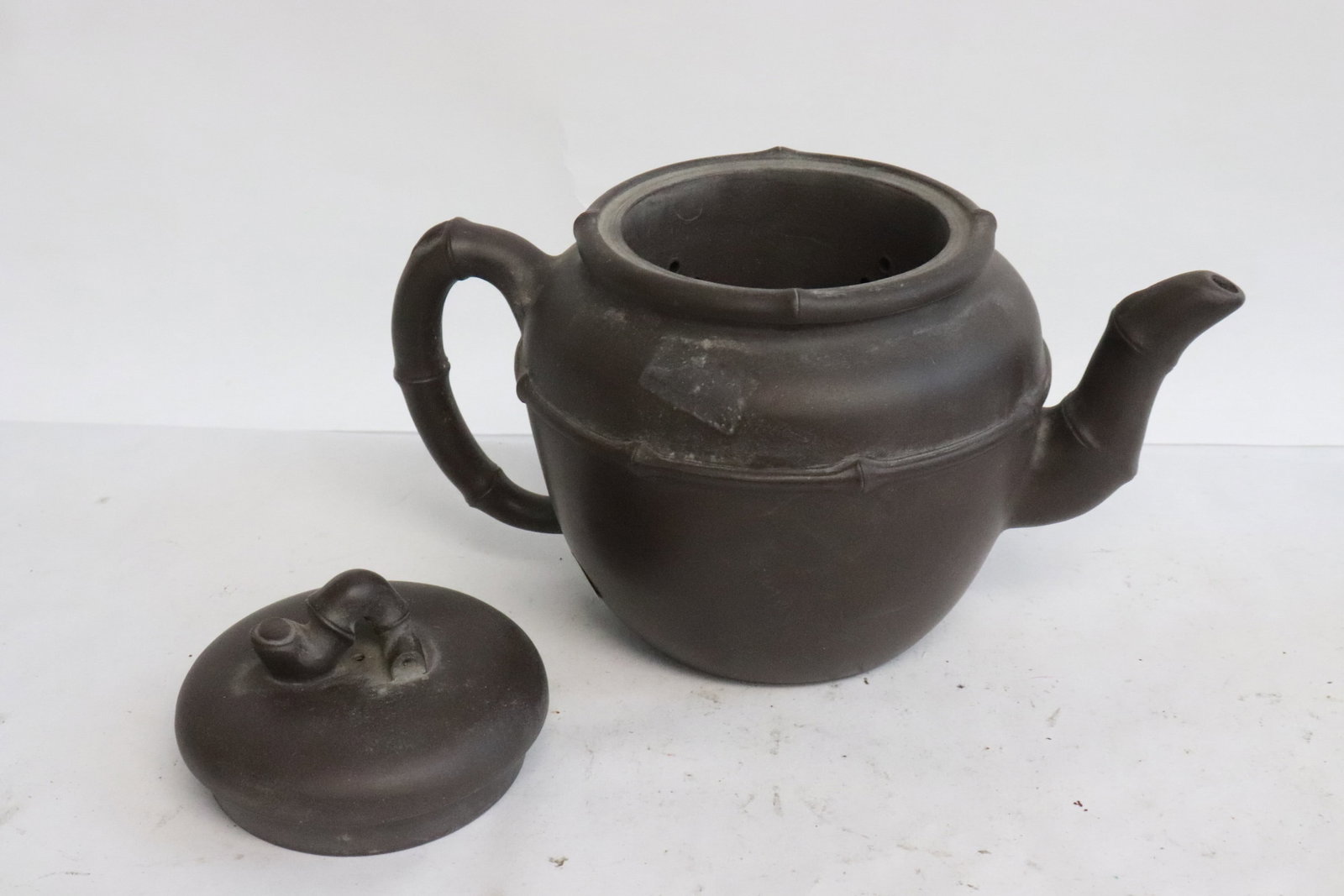 2 large Yixing teapots - 7