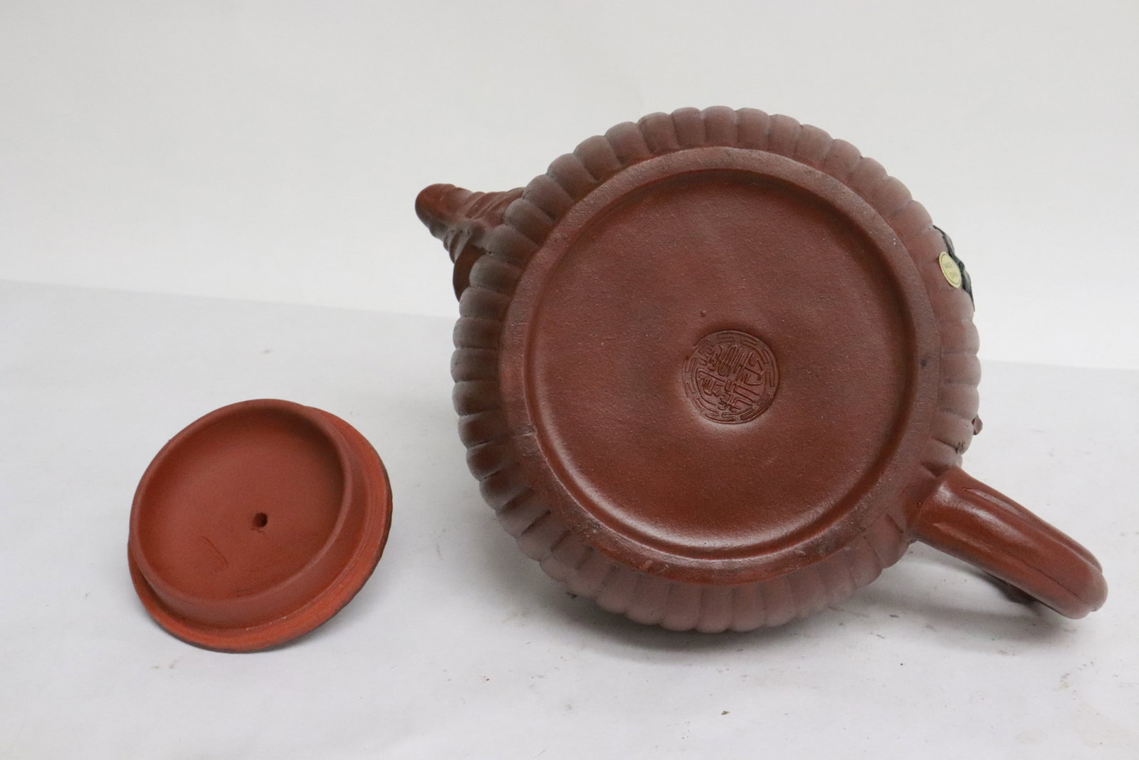 2 large Yixing teapots - 9