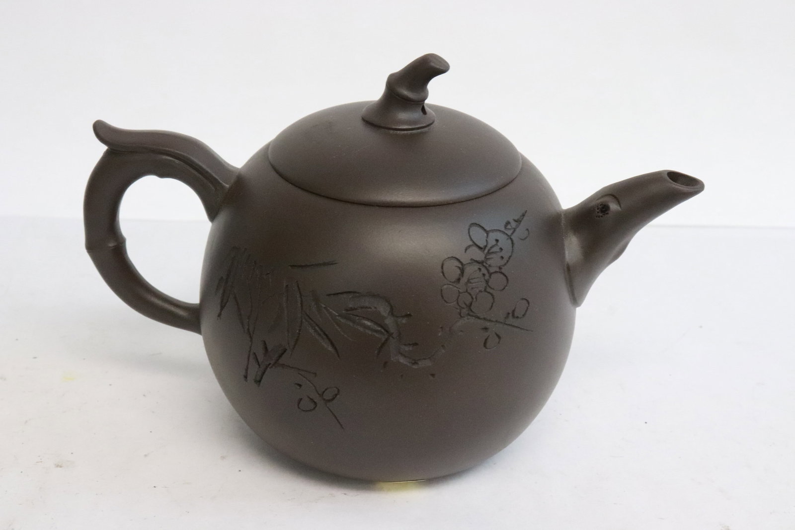 3 Yixing teapots - 8
