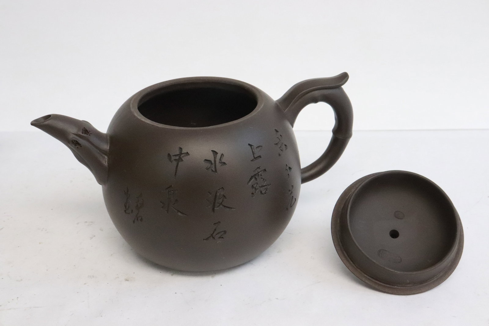 3 Yixing teapots - 9