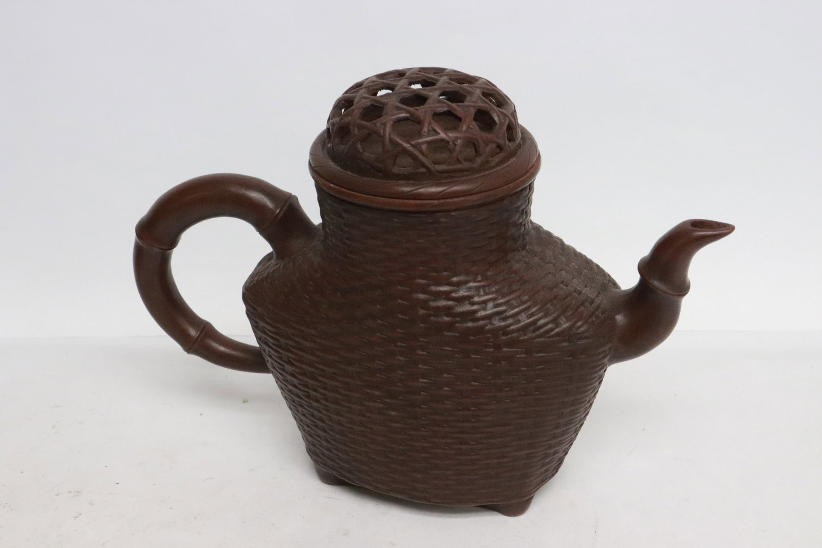 2 large Yixing teapots - 3