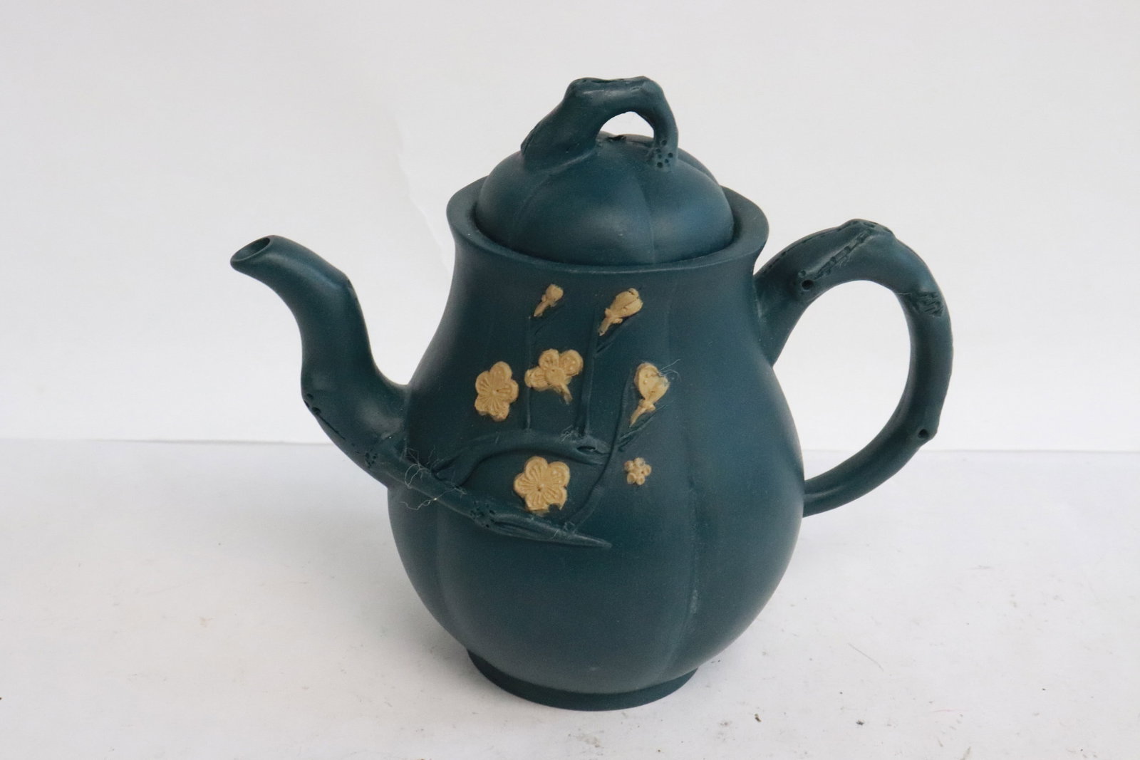 3 Yixing teapots - 8