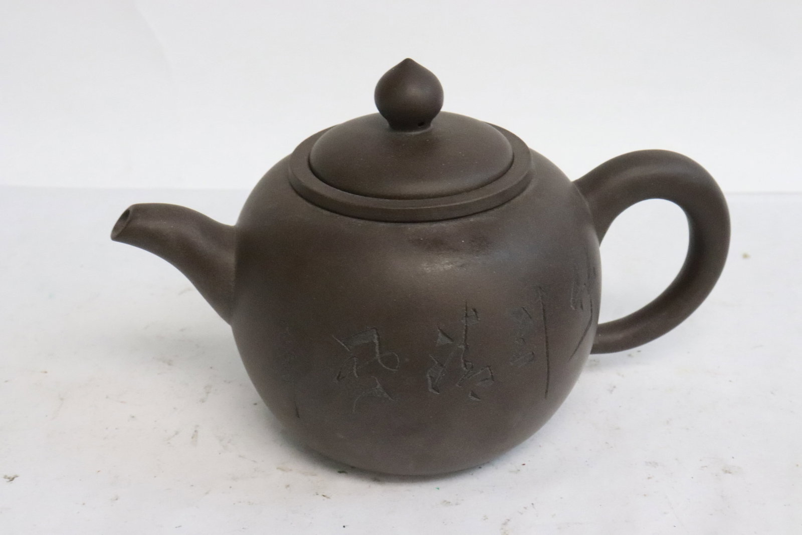 3 Yixing teapots - 8