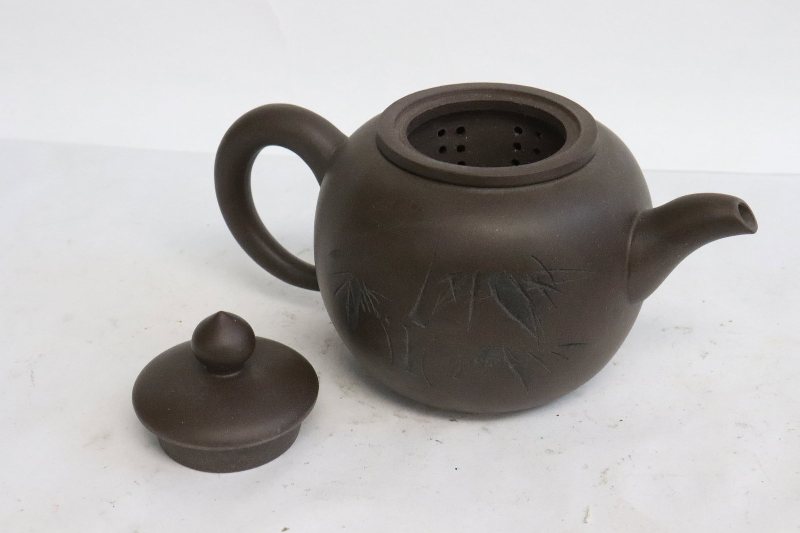 3 Yixing teapots - 9