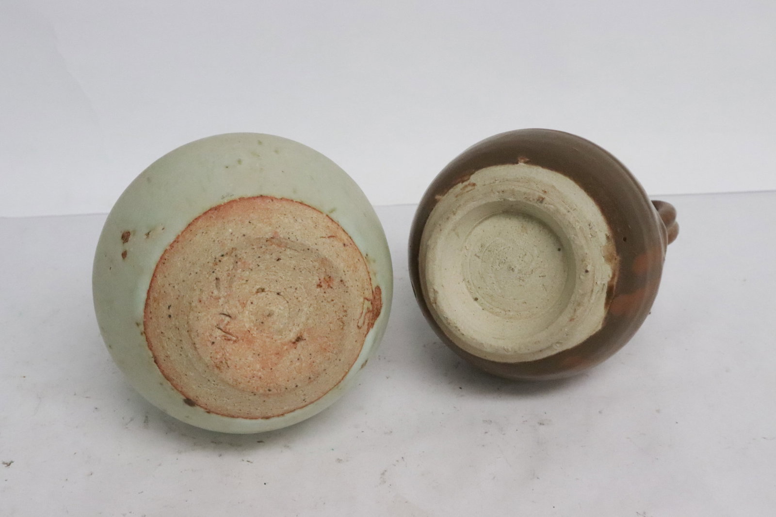 2 earthenware jars - 8