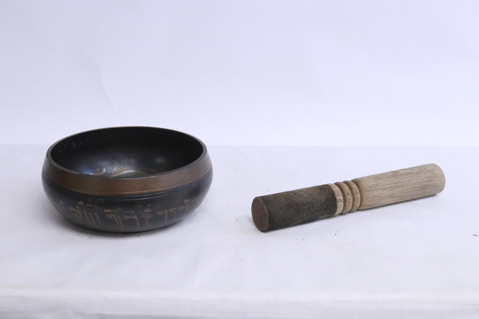 A Tibetan bronze gong: A Tibetan bronze gong, 2.18"x5.5"dia