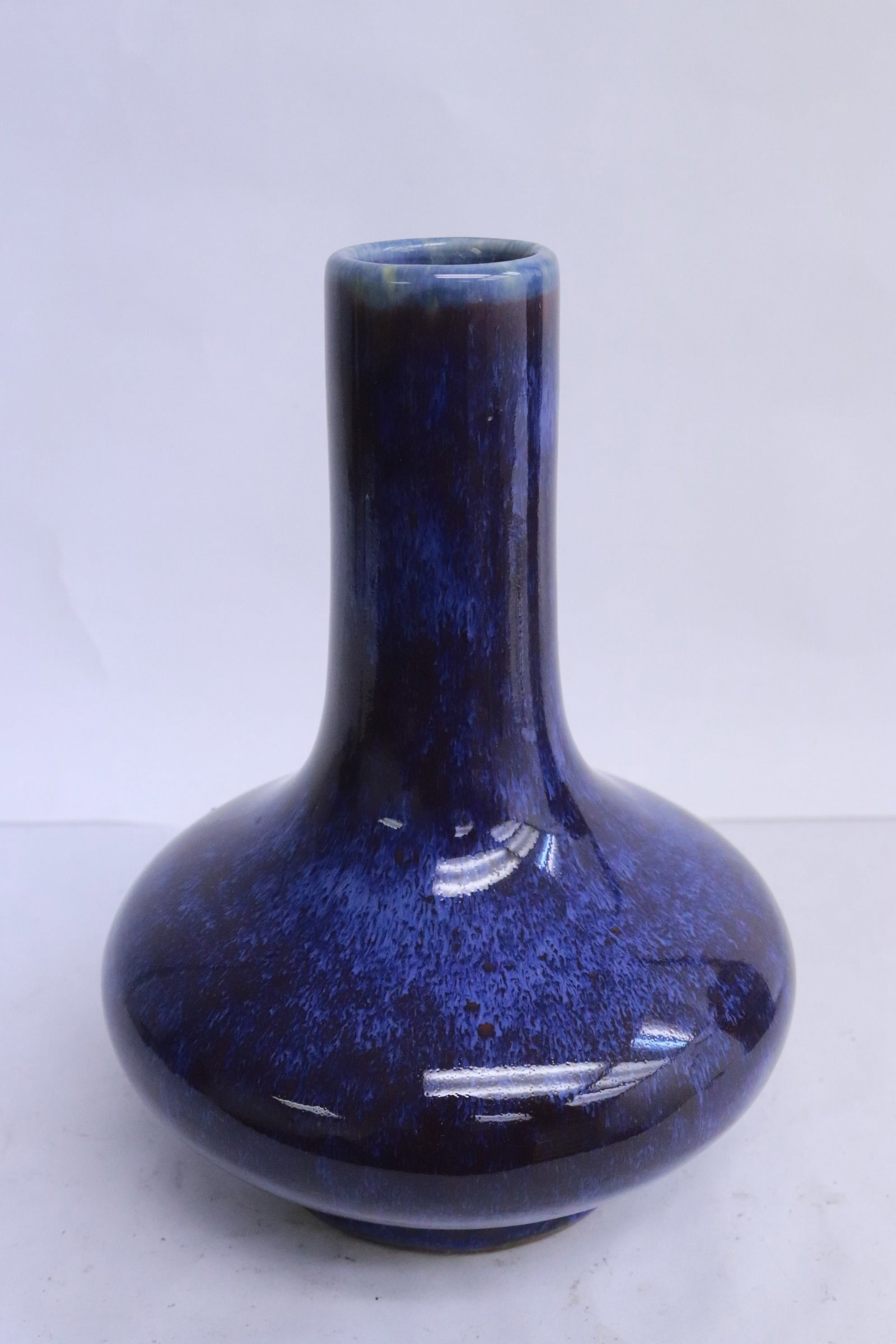 Chinese flambe porcelain bottle vase: Chinese flambe porcelain bottle vase, 7.6"x5.7"dia