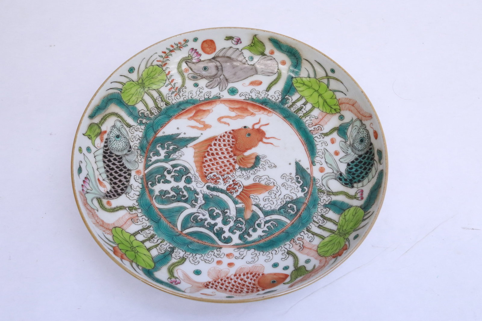 Beautiful famille rose porcelain plate: Beautiful famille rose porcelain plate, 1.8"x8.7"dia