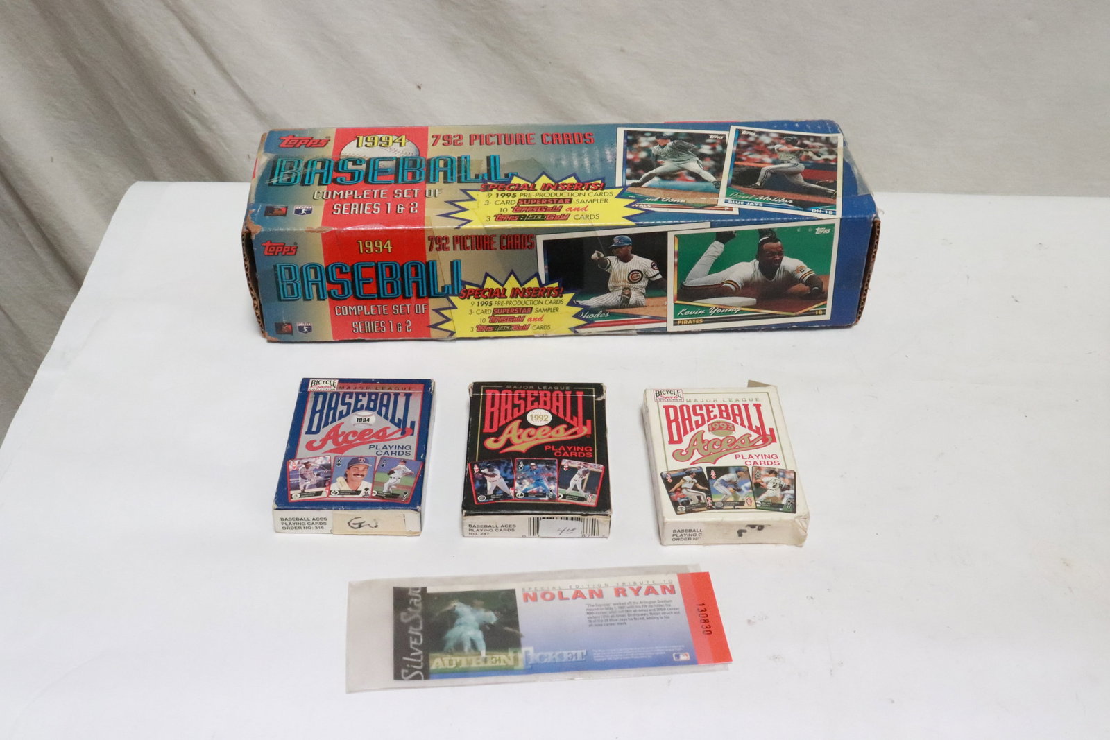 Collection of baseball cards: Collection of baseball cards