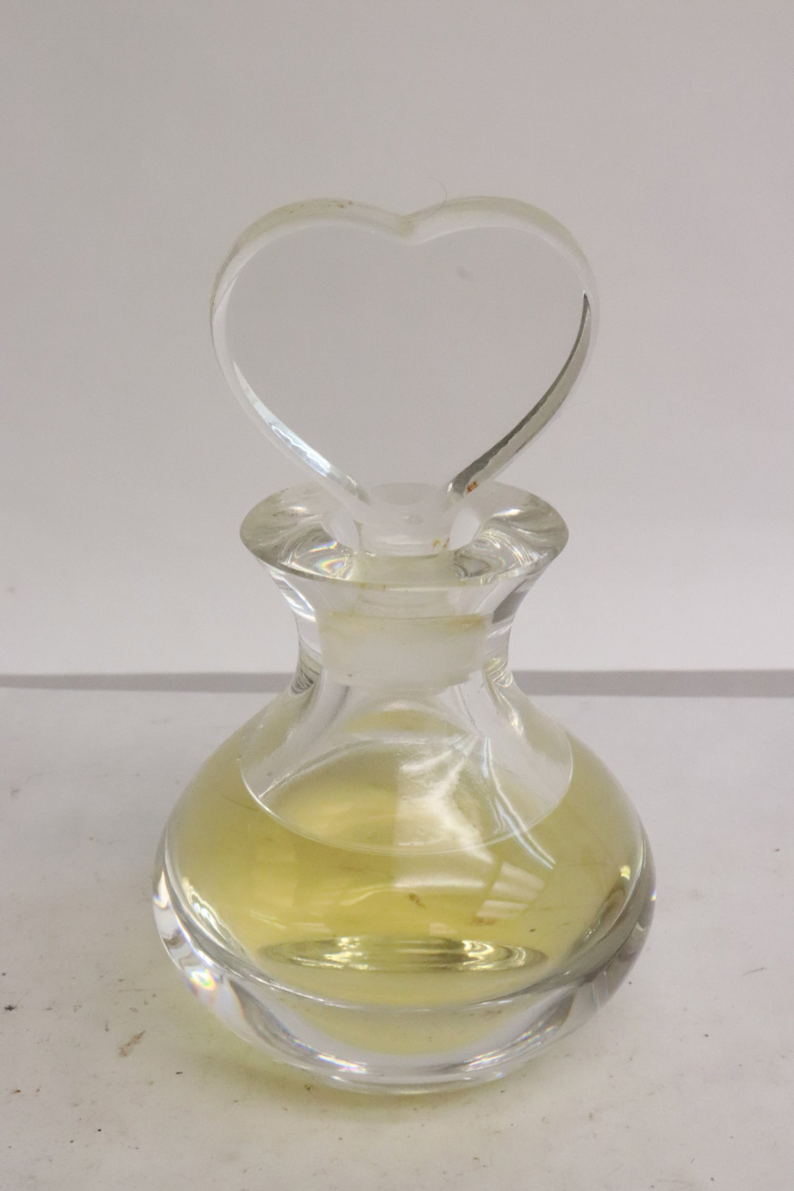 Perfume with Oreffer crystal bottle (1 of 4)