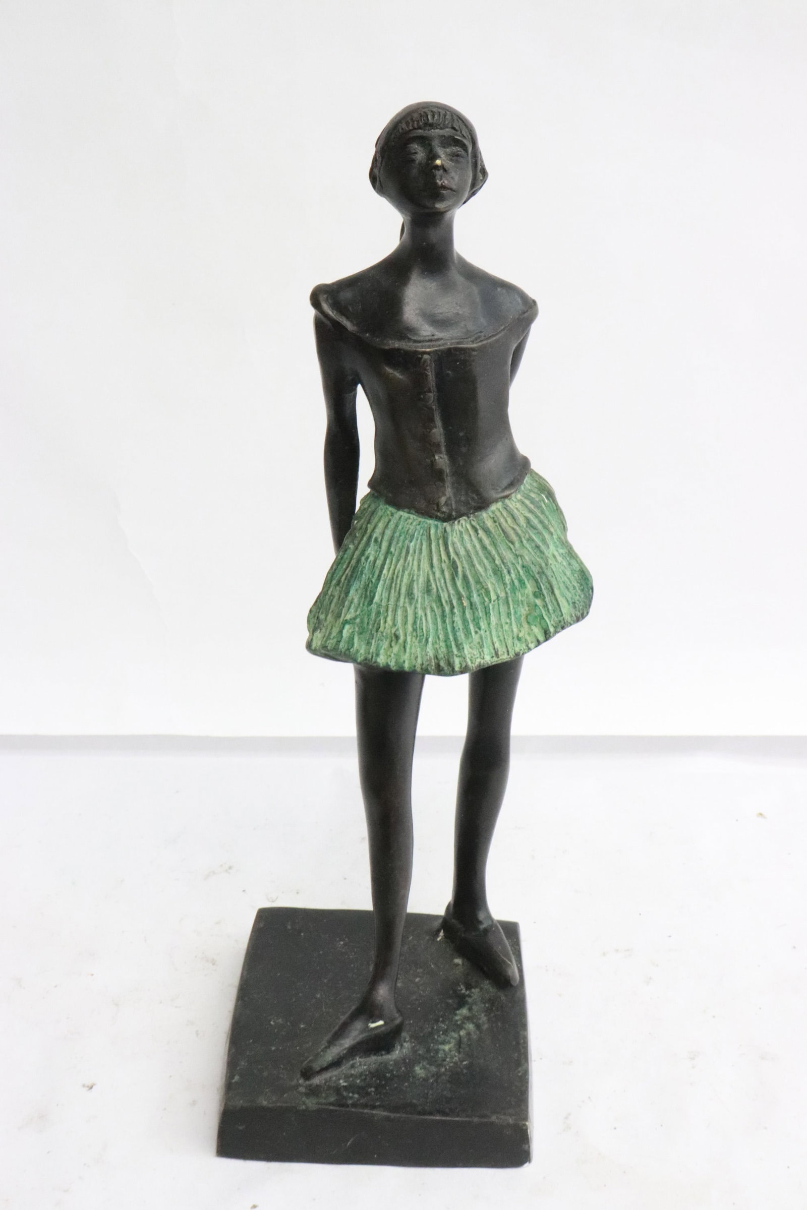 Bronze sculpture of girl: Bronze sculpture of girl, 9.65"H