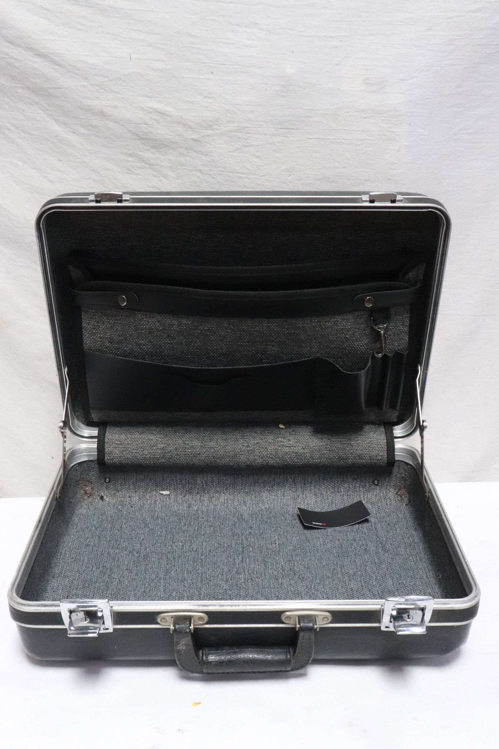artist designed suitcase, signed - 5