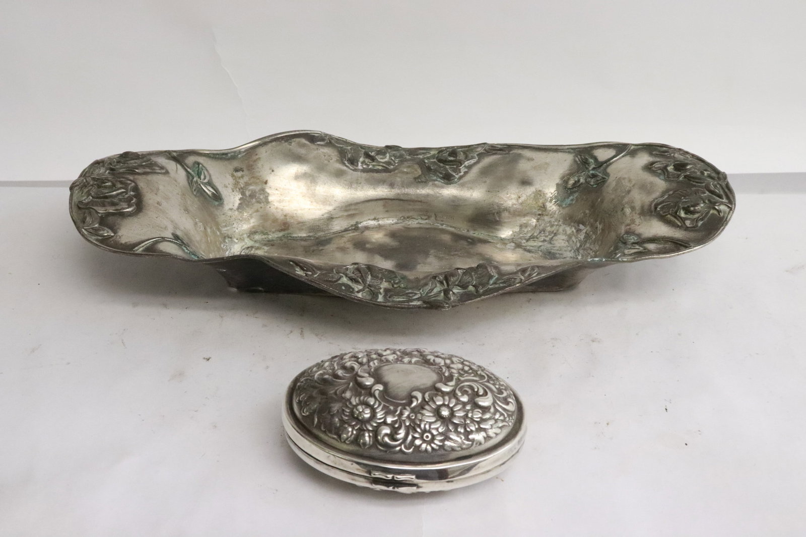 Victorian sterling box, & a silverplate art nouveau bowl (1 of 8)