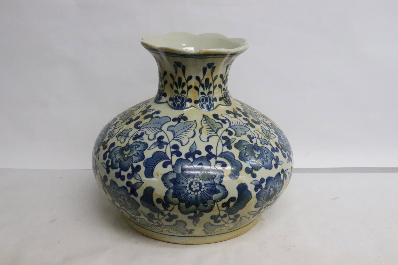 Vintage blue and white porcelain jar: Vintage blue and white porcelain jar, 9.65"x11"dia