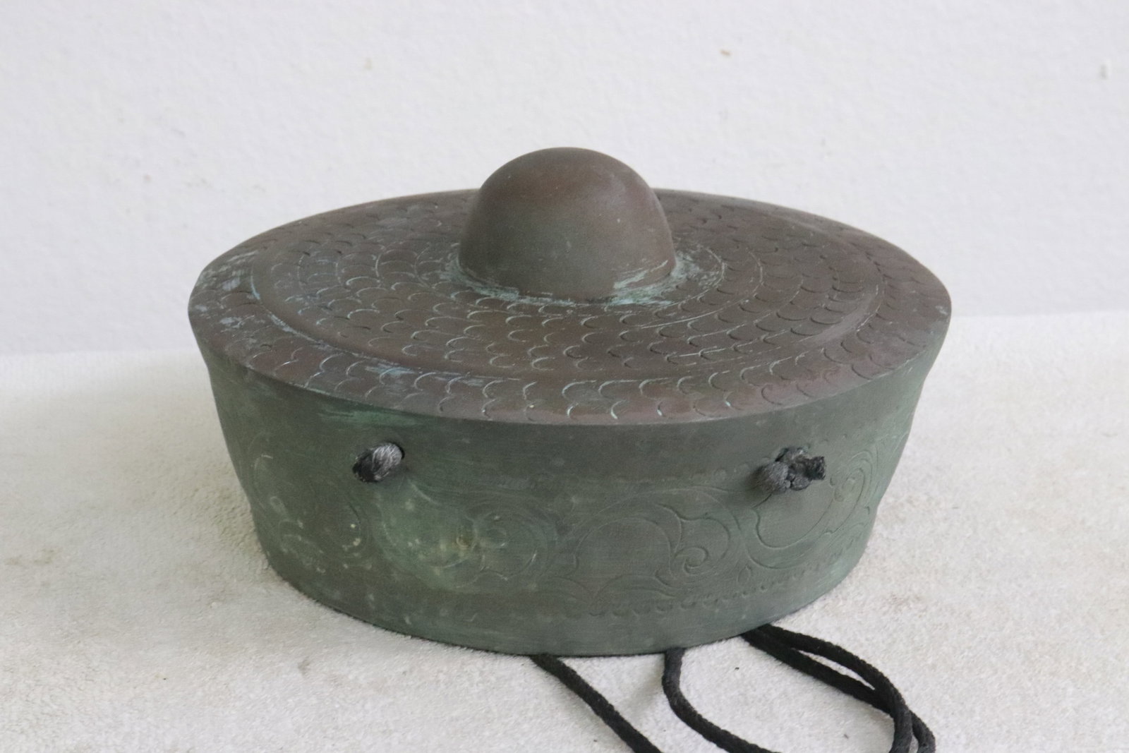 Antique Chinese bronze gong: Antique Chinese bronze gong, 4.4"x8.4"dia