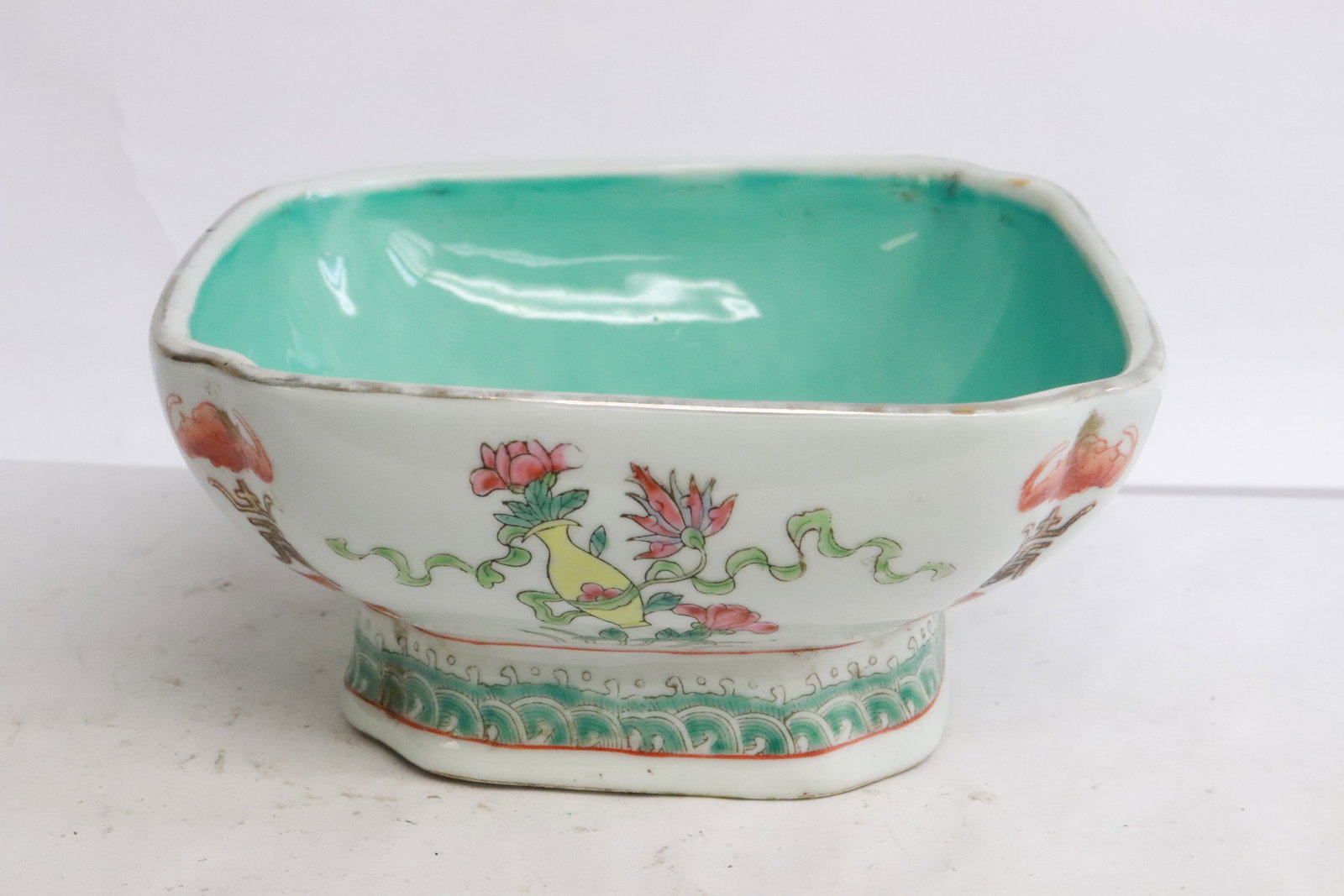 Chinese vintage famille rose square bowl: Fine Chinese vintage famille rose porcelain square bowl, 3.3"x6.95"x6.95"