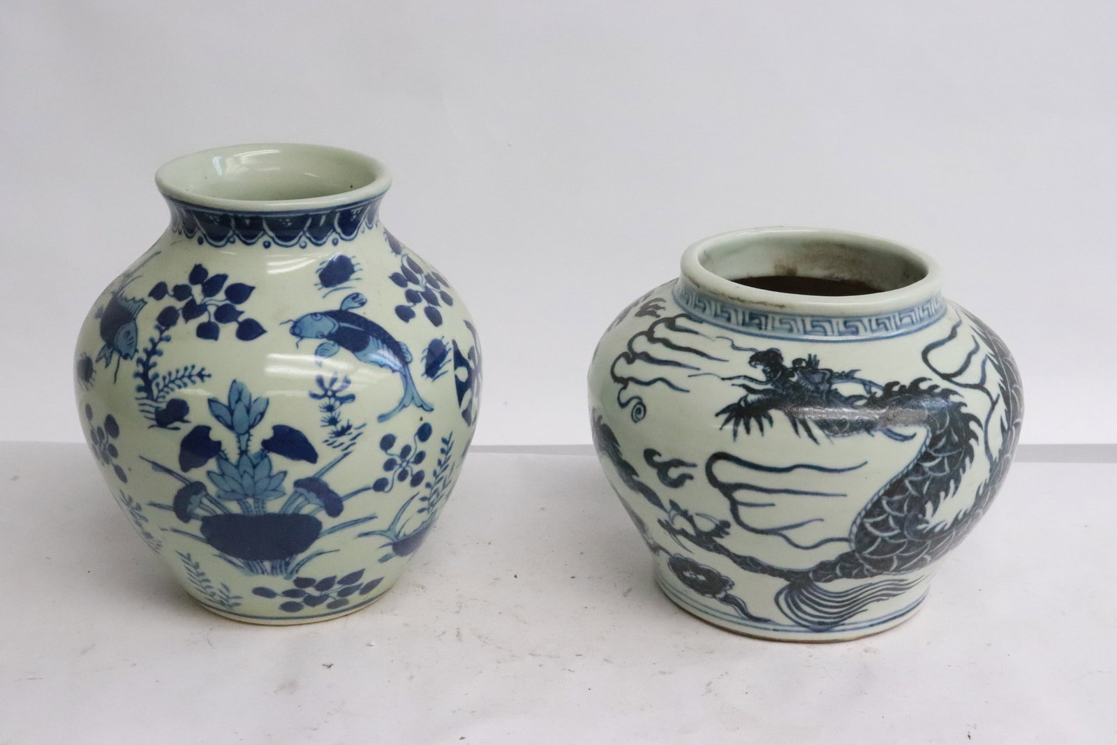2 Chinese blue and white jars: 2 Chinese blue and white jars, 4.8"x5.9"dia, 5.85"x5.4"dia