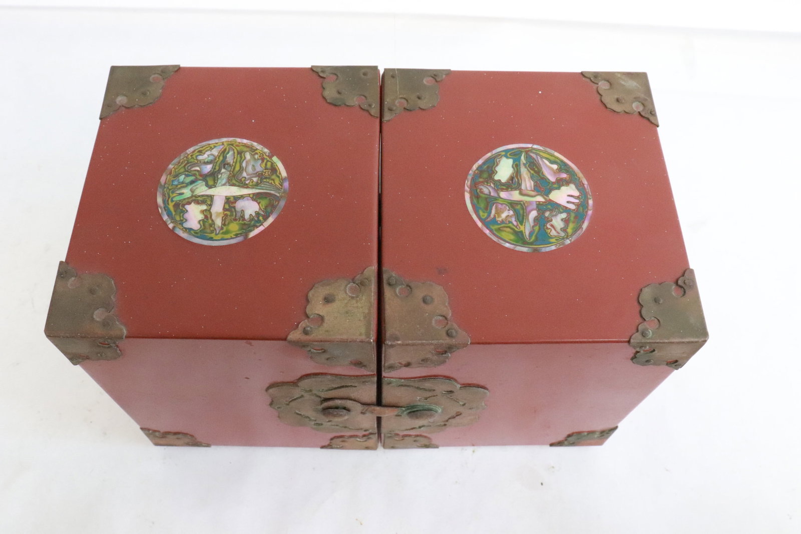 Interesting lacquer miniature chest - 5