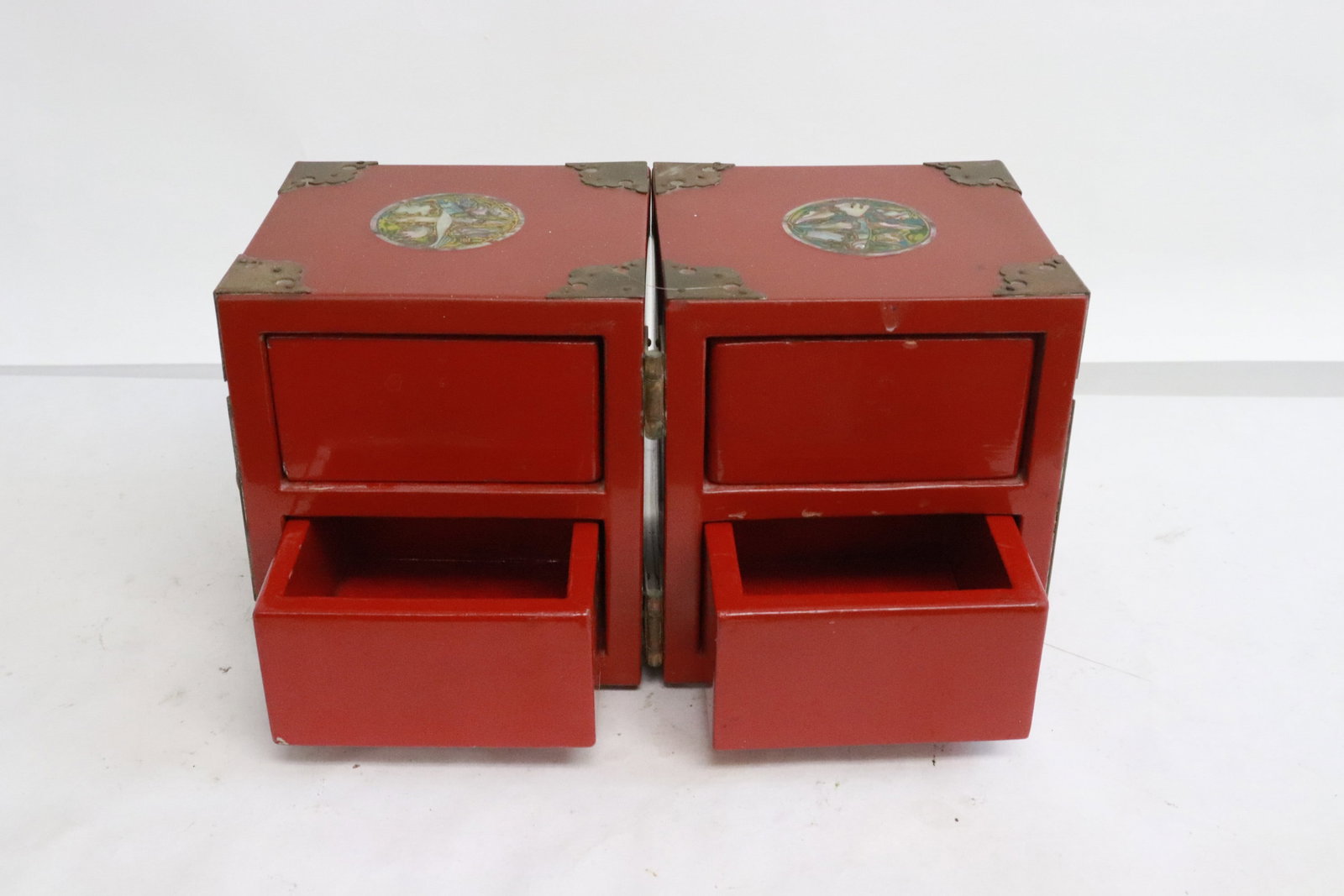 Interesting lacquer miniature chest - 6