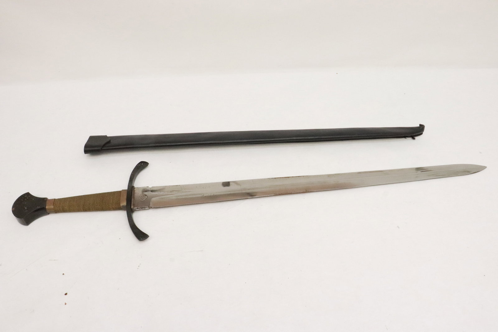 Sword with leather scabbard, sharp (1 of 7)