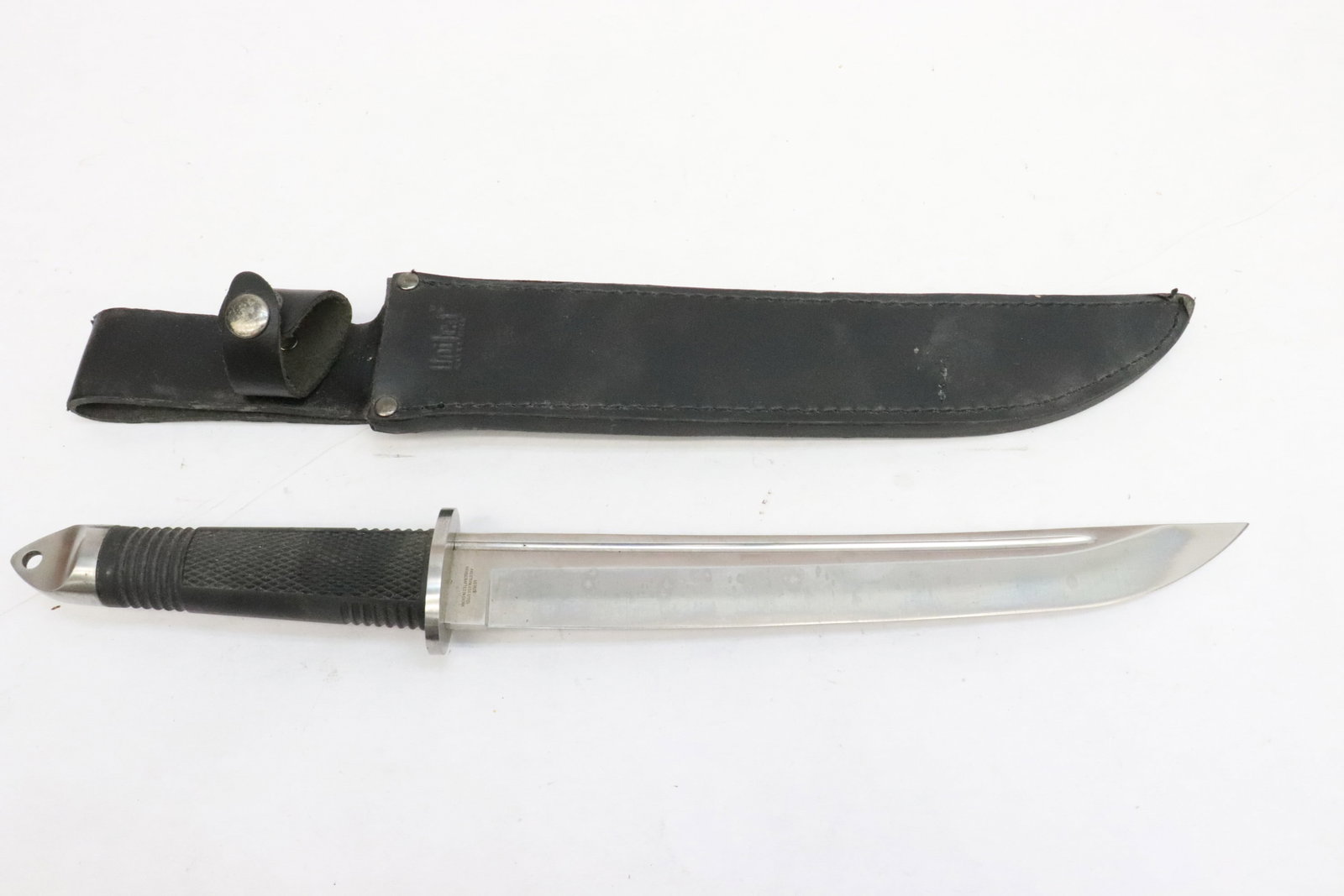 A nice dagger with blood groove (1 of 7)