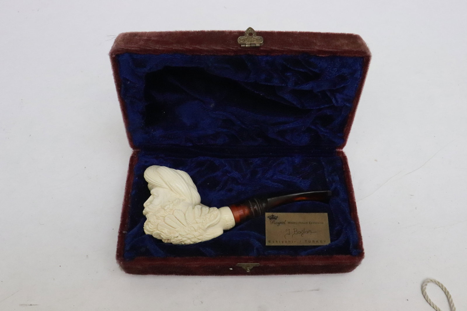 A Meerschaum pipe: A Meerschaum pipe, 5.85"L (box:2.15"x7.15"x3.9")