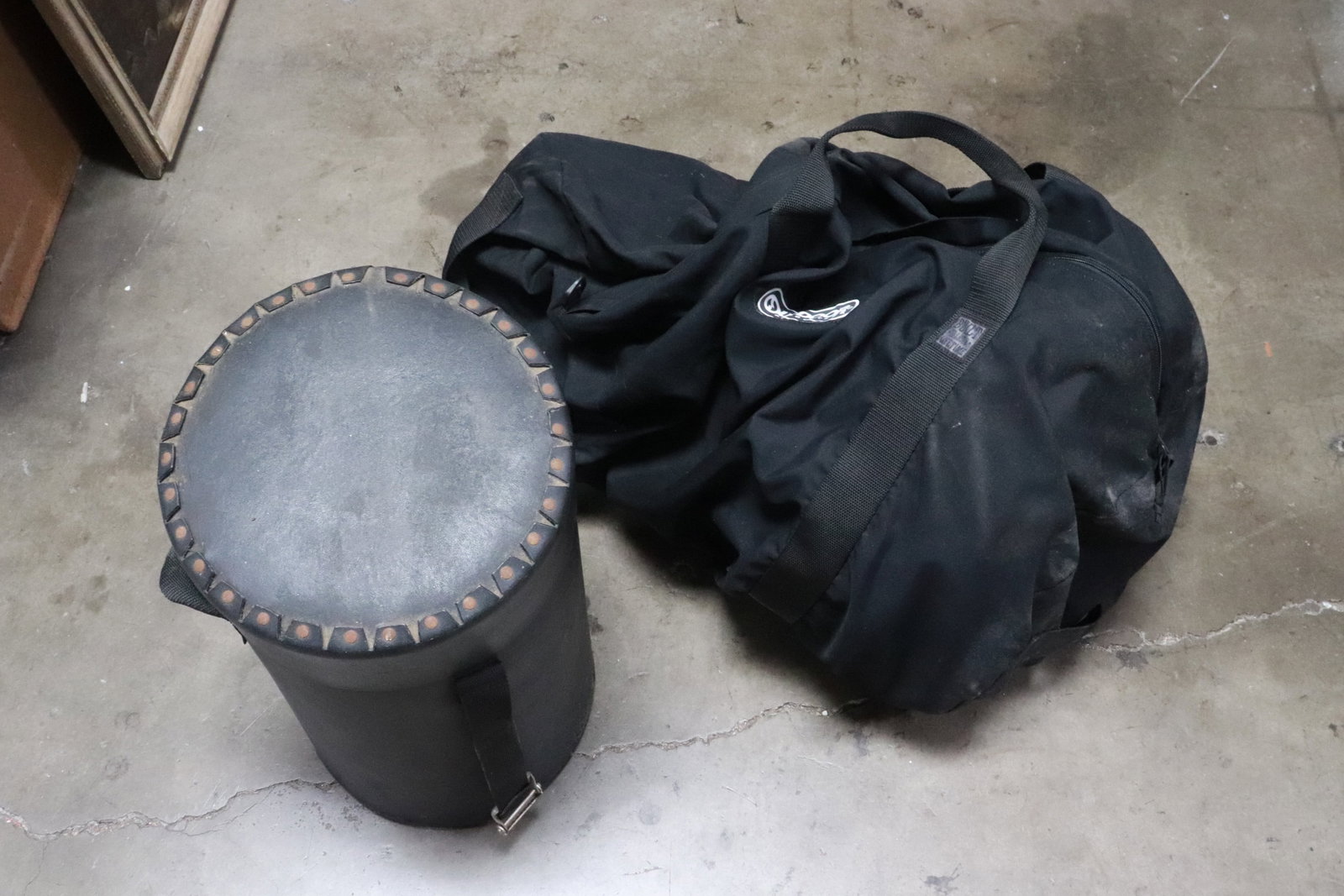 2 floor drums: 2 floor drums, 15.6"x9.8"dia, 25.7"x15"dia