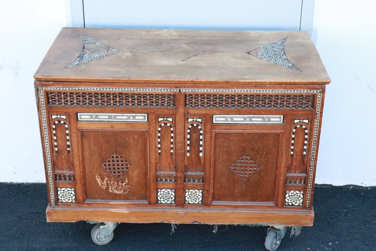 18th/19th c. Egyptian inlaid wood trunk: Very rare 18th/19th century Egyptian inlaid wood trunk, inlaid loss, 23.5"x39.3"x20.3"