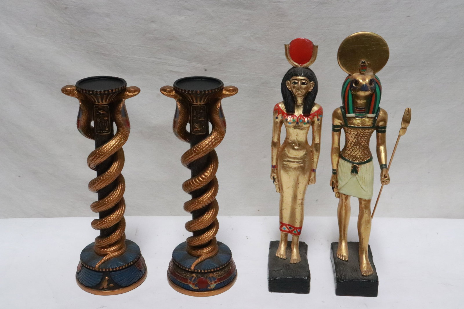 4 pieces Egyptian motif table articles: 4 pieces Egyptian motif table articles, 10.8"x3.7"dia - 13.2"H