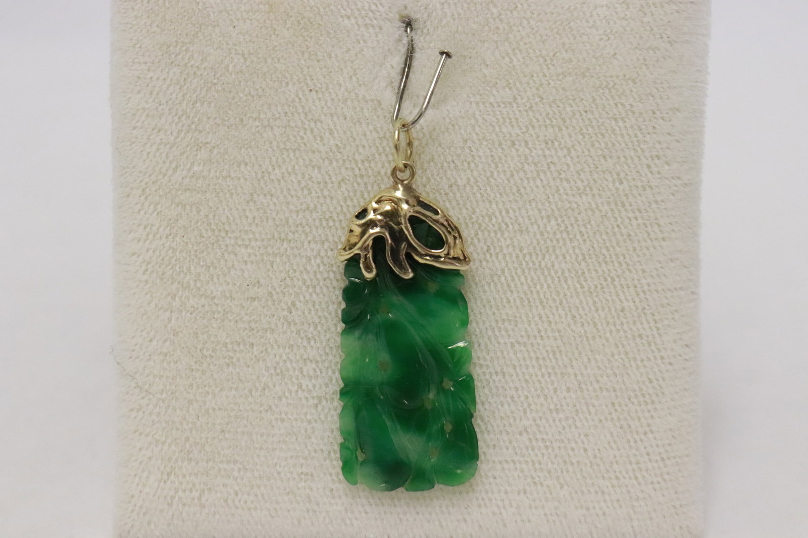 An apple green jadeite pendant w/ 14K Y/G bale: An apple green jadeite pendant (1.2"x0.63"x0.05") with 14K Y/G bale