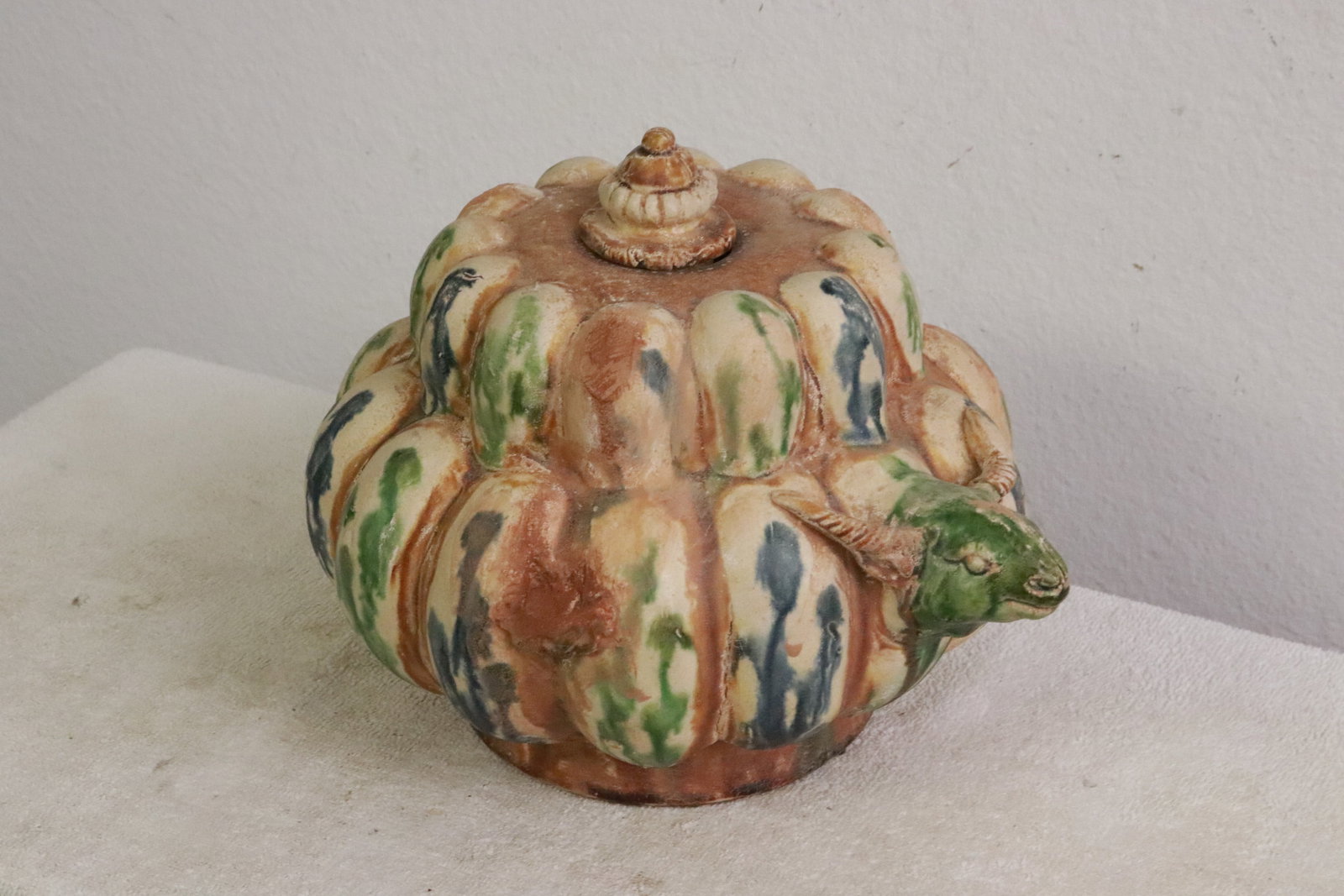 A sancai teapot: A sancai teapot, 7.8"x10.6"x8.65"