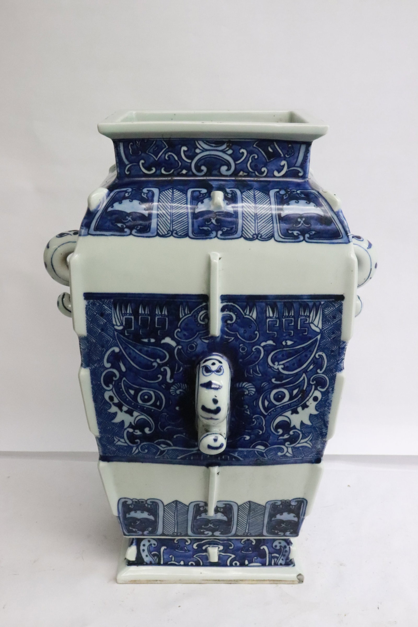 A massive 19th c. porcelain jar, Daoguang period: A massive 19th century blue and white porcelain rectangular jar, Daoguang period, 14.35"x9.9"x8.75"