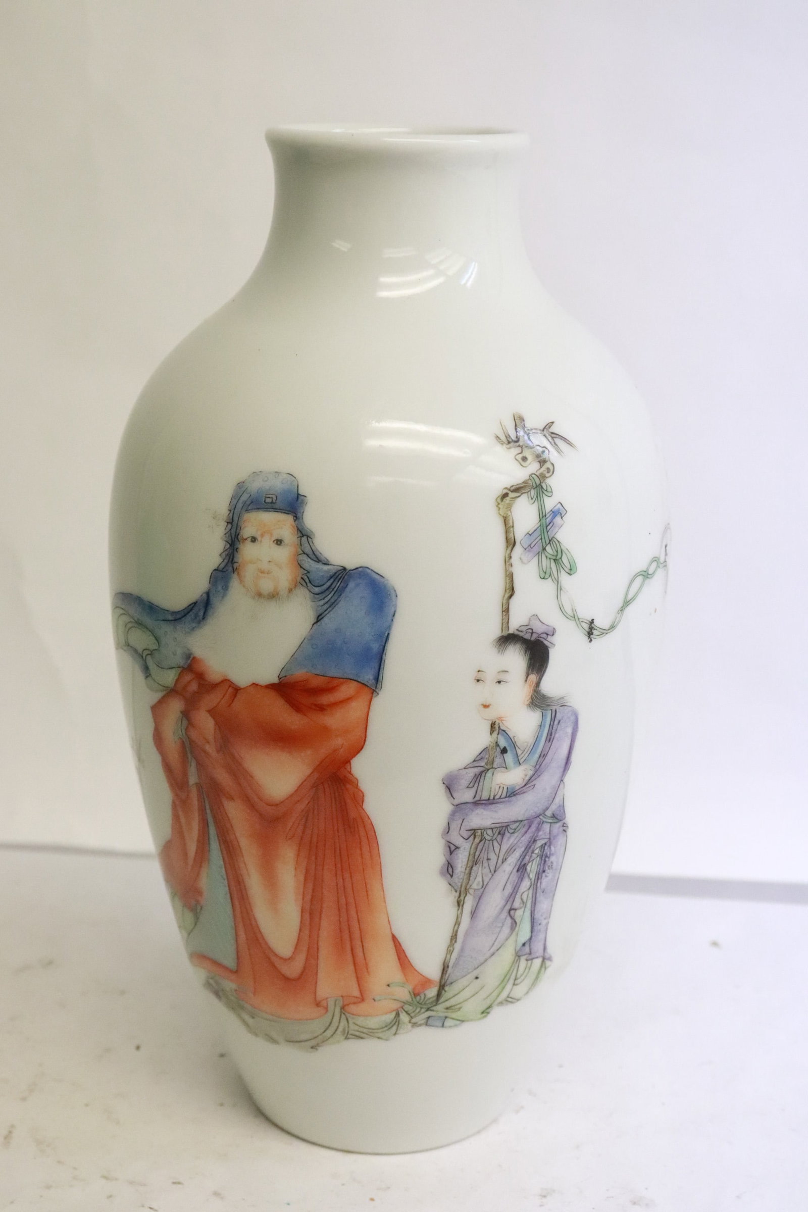 An early 20th c. famille rose porcelain vase: An early 20th century famille rose porcelain vase, 8.6"x4.75"dia