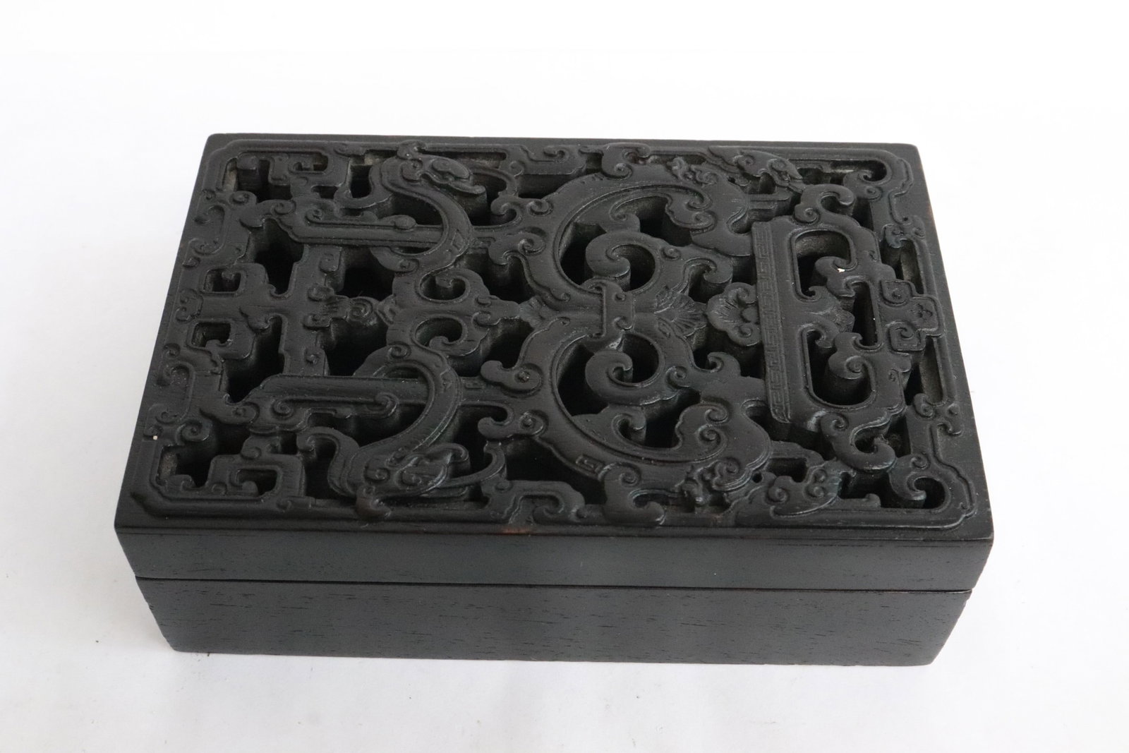 Chinese antique zitan wood carved incense box: Chinese antique zitan wood carved incense box, 5.4"x3.4"x1.8"