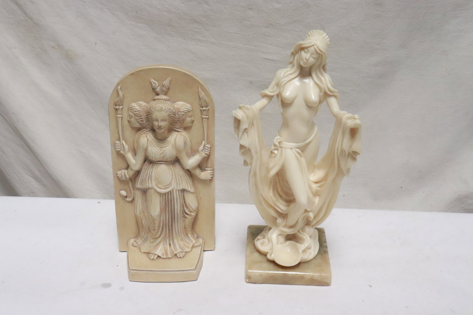 2 pieces table decorative figures: 2 pieces table decorative figures, 10.7"H, 12.5"H