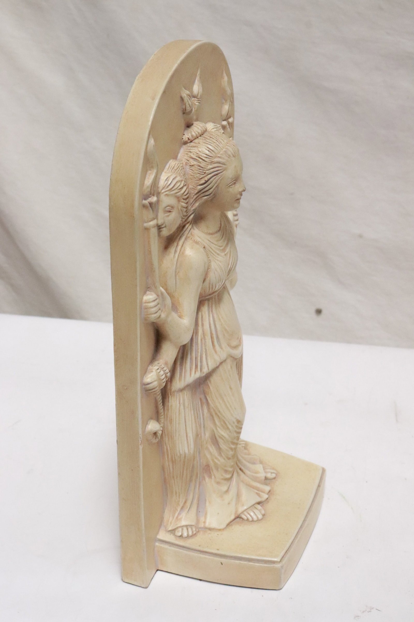 2 pieces table decorative figures - 3