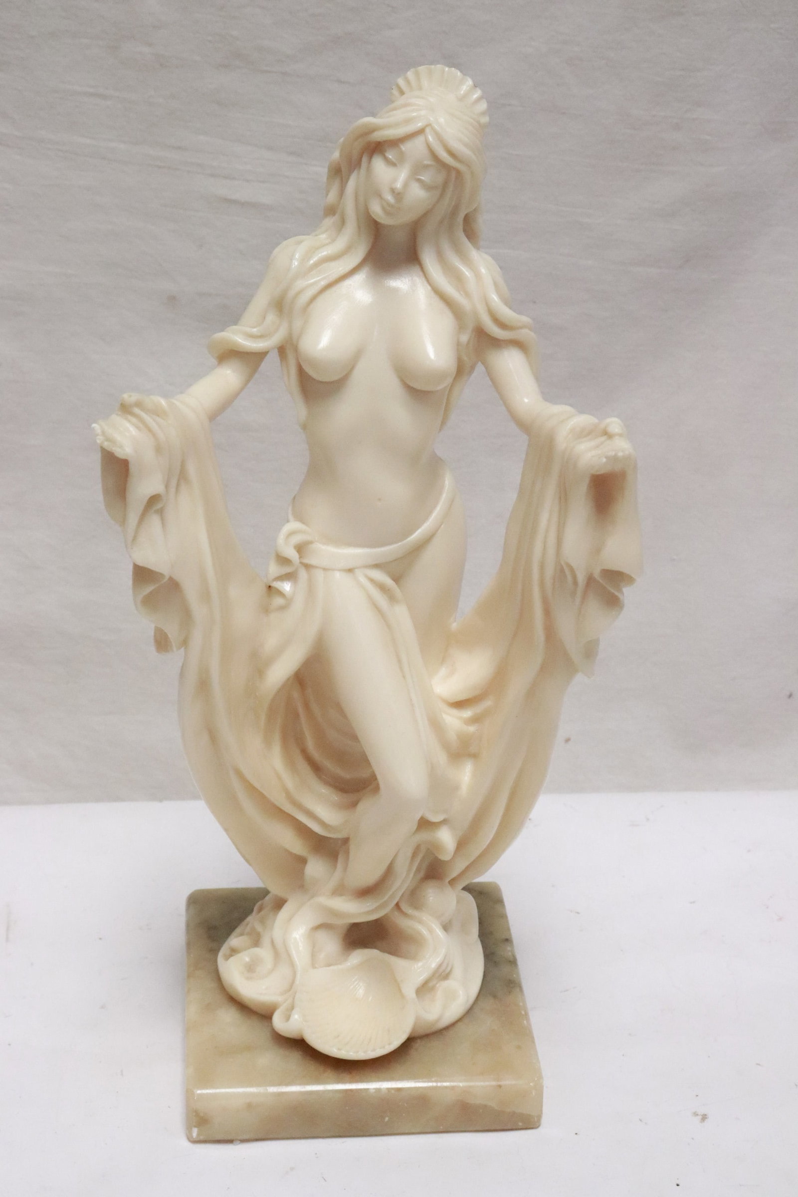 2 pieces table decorative figures - 4