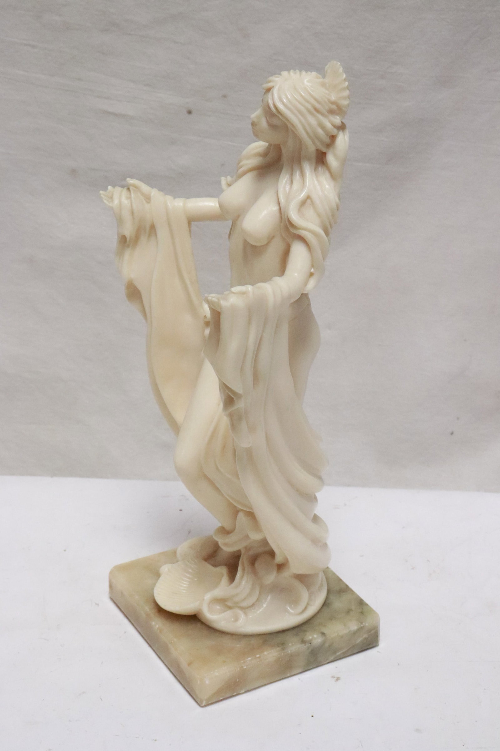 2 pieces table decorative figures - 5