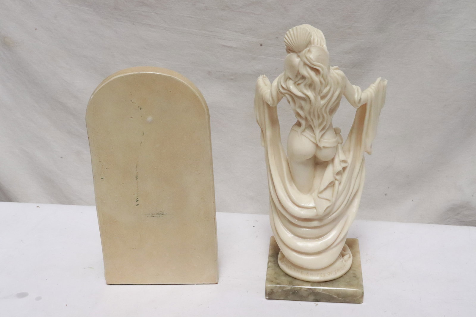 2 pieces table decorative figures - 6