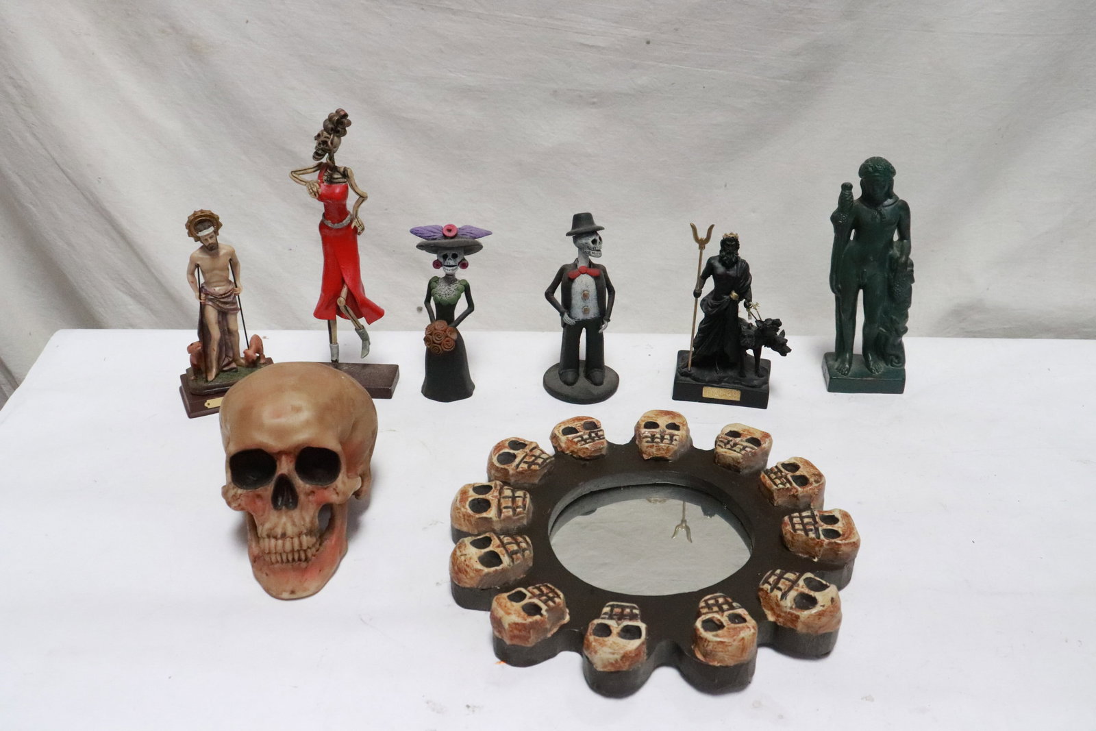 7 decorative table articles (1 of 5)