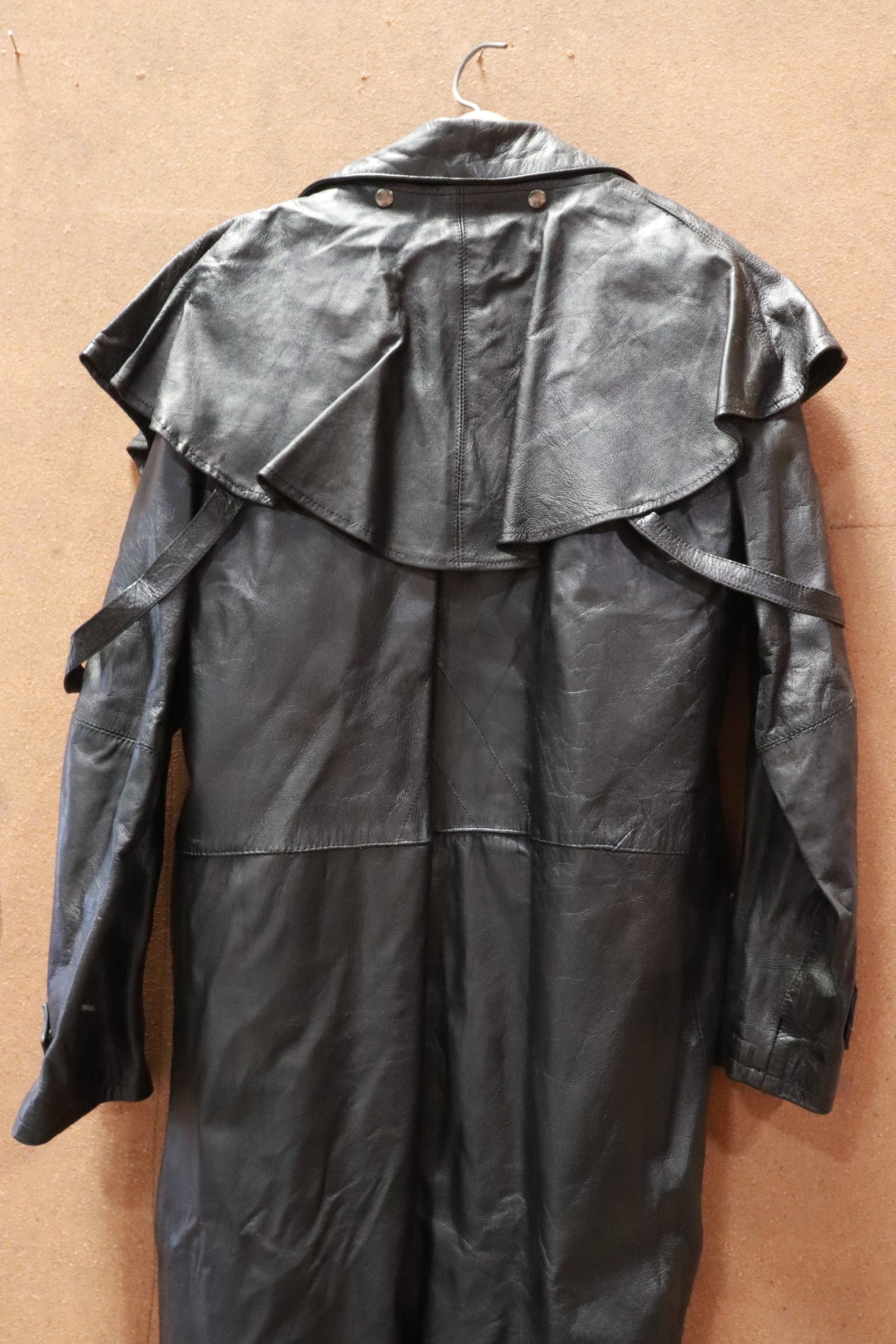 A rare leather coat - 6
