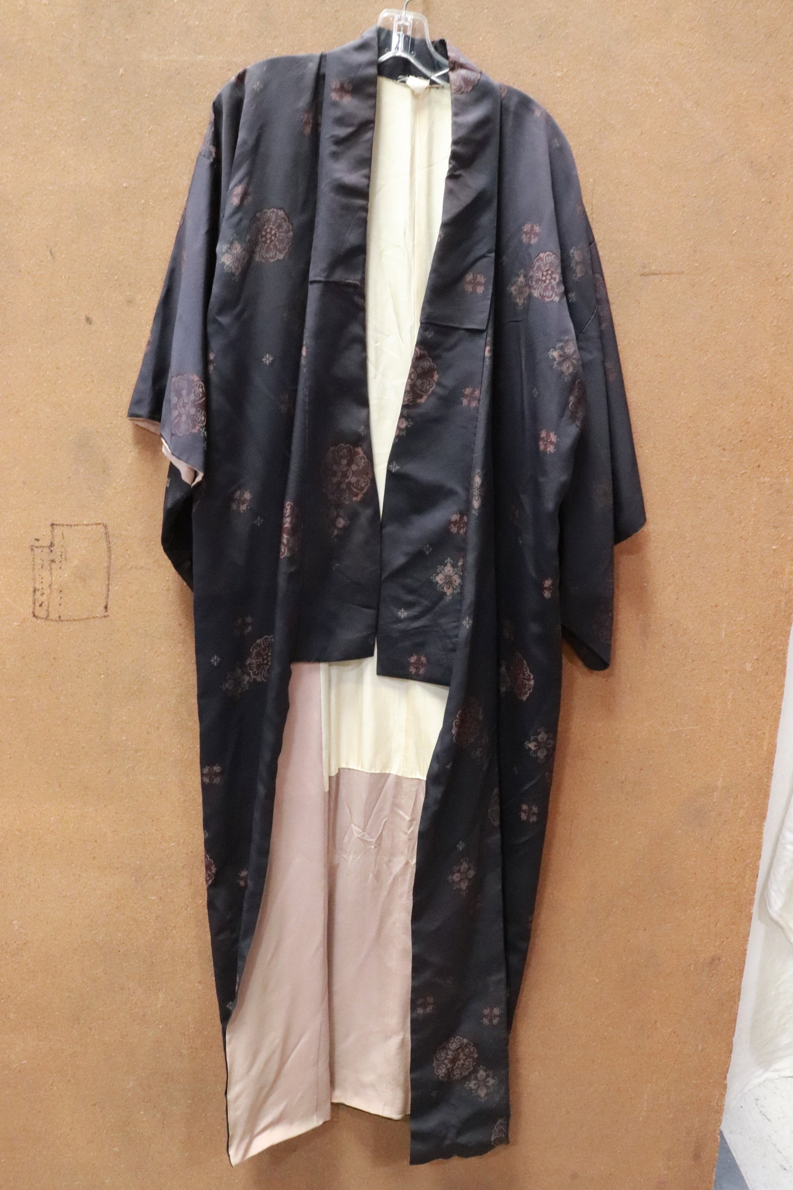 Japanese man's silk kimono (1 of 5)