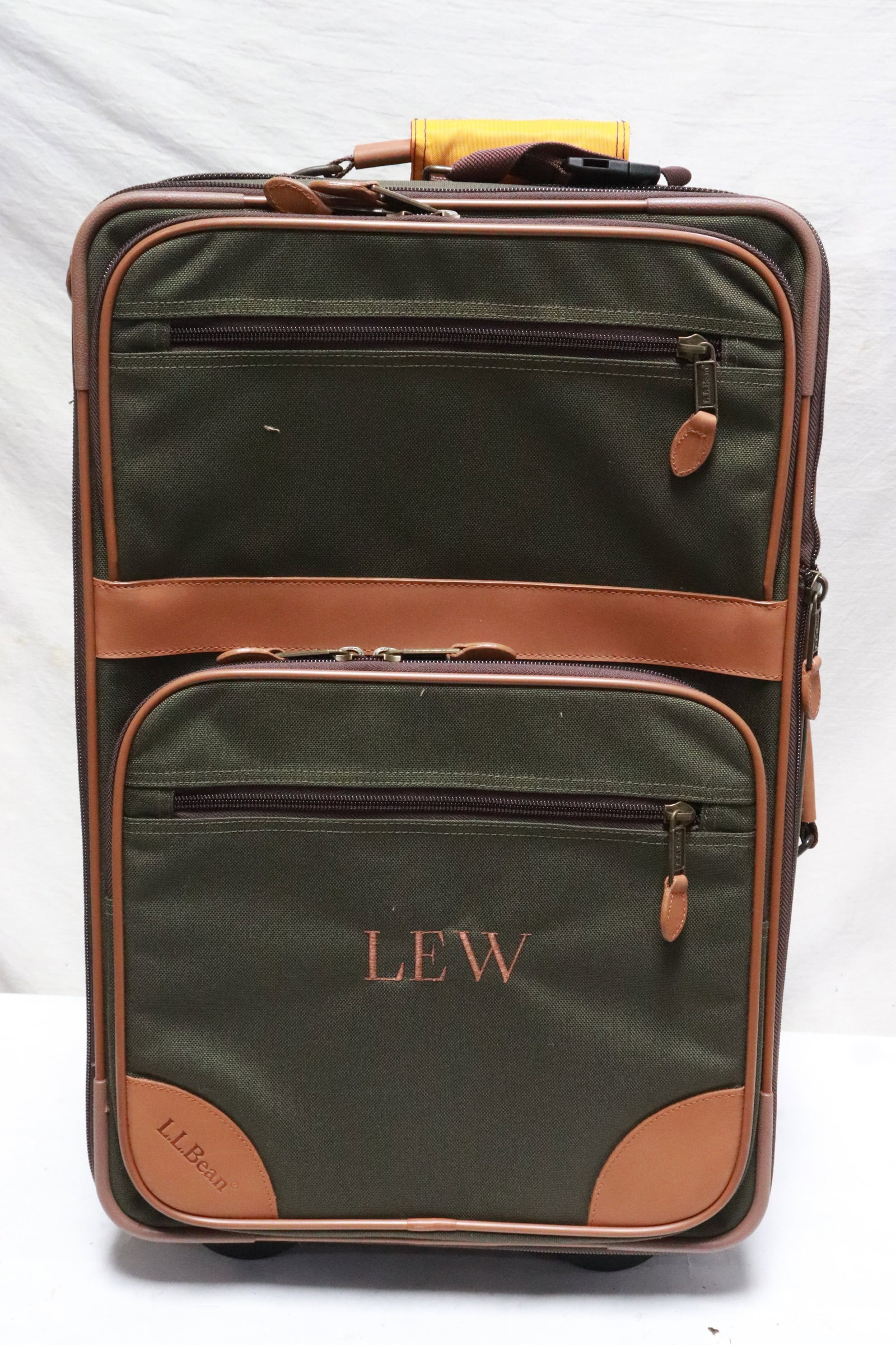 A L.L. Bean traveling suitcase, NIB: A L.L. Bean traveling suitcase, NIB, 22.5"x13.8"x9.3" (box:24"x16"x11.2")