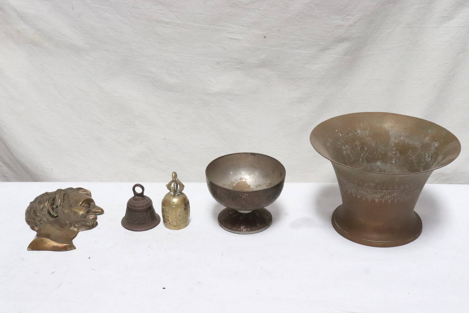 Lot of misc. bronze and brass pieces (1 of 5)