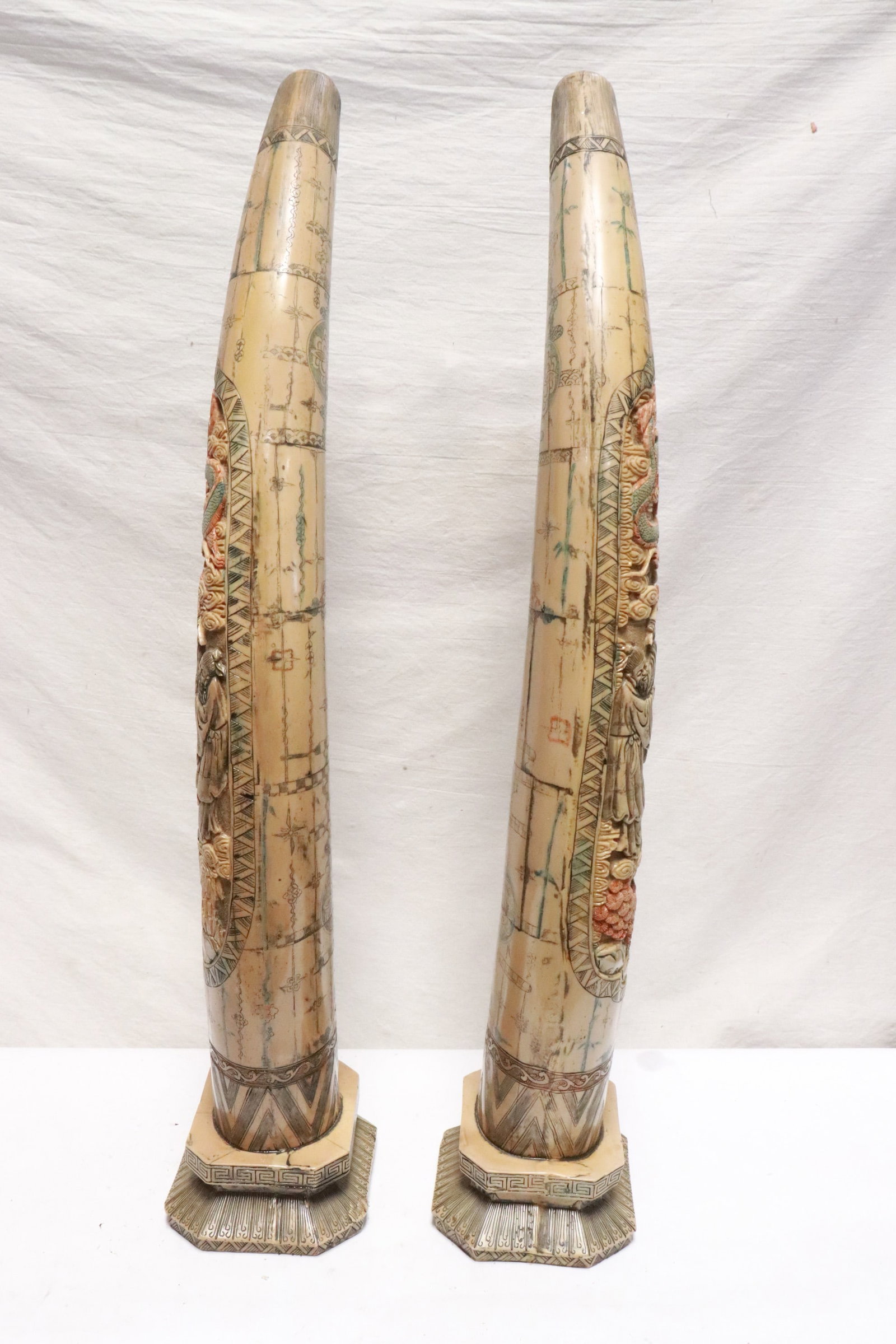 Pair large bone ornament - 8