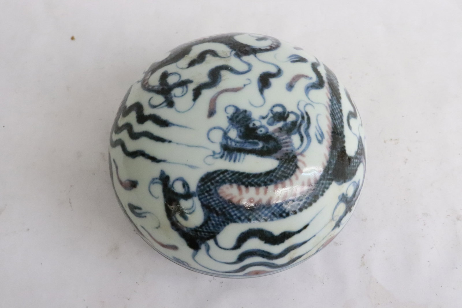 A blue, red and white porcelain round box (1 of 5)
