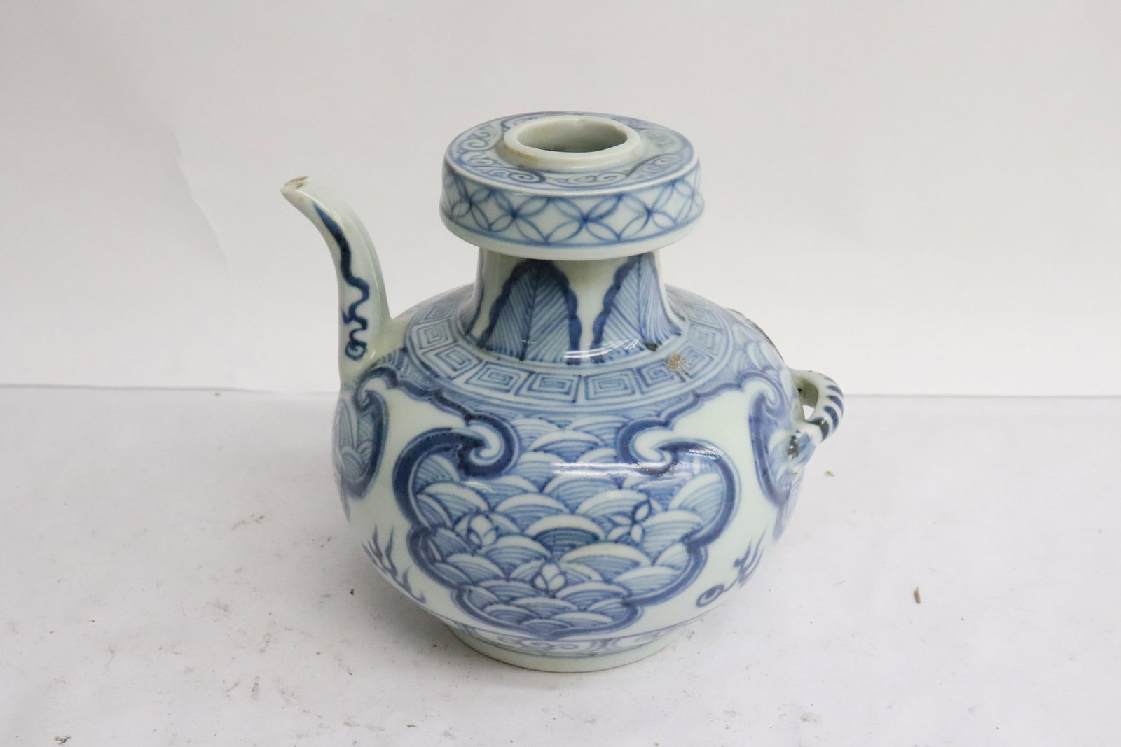 Chinese blue and white porcelain wine server: Chinese blue and white porcelain wine server, 5.25"x5.8"x4.85"