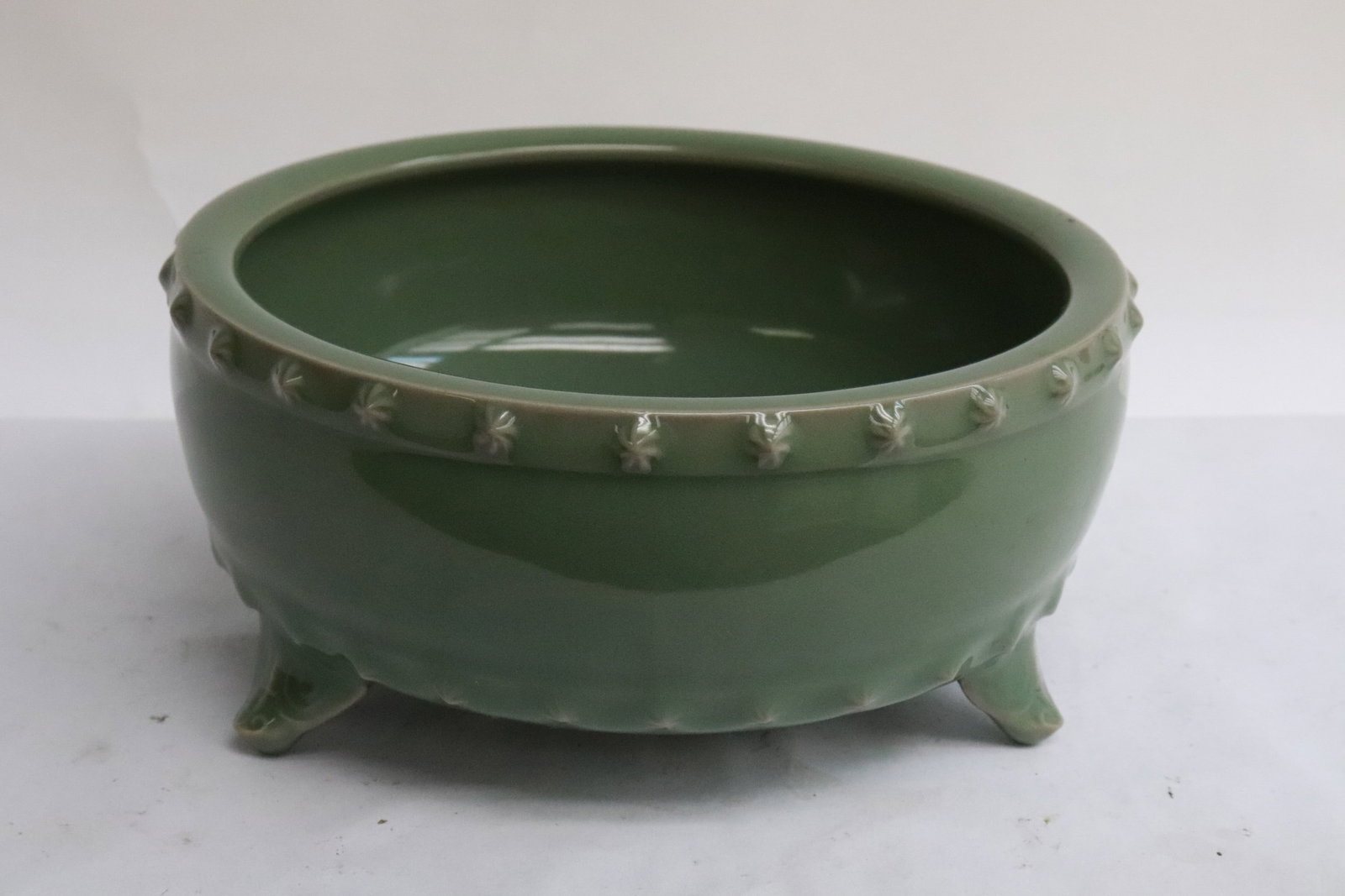 A Longquan yao style celadon tripod censer (1 of 6)