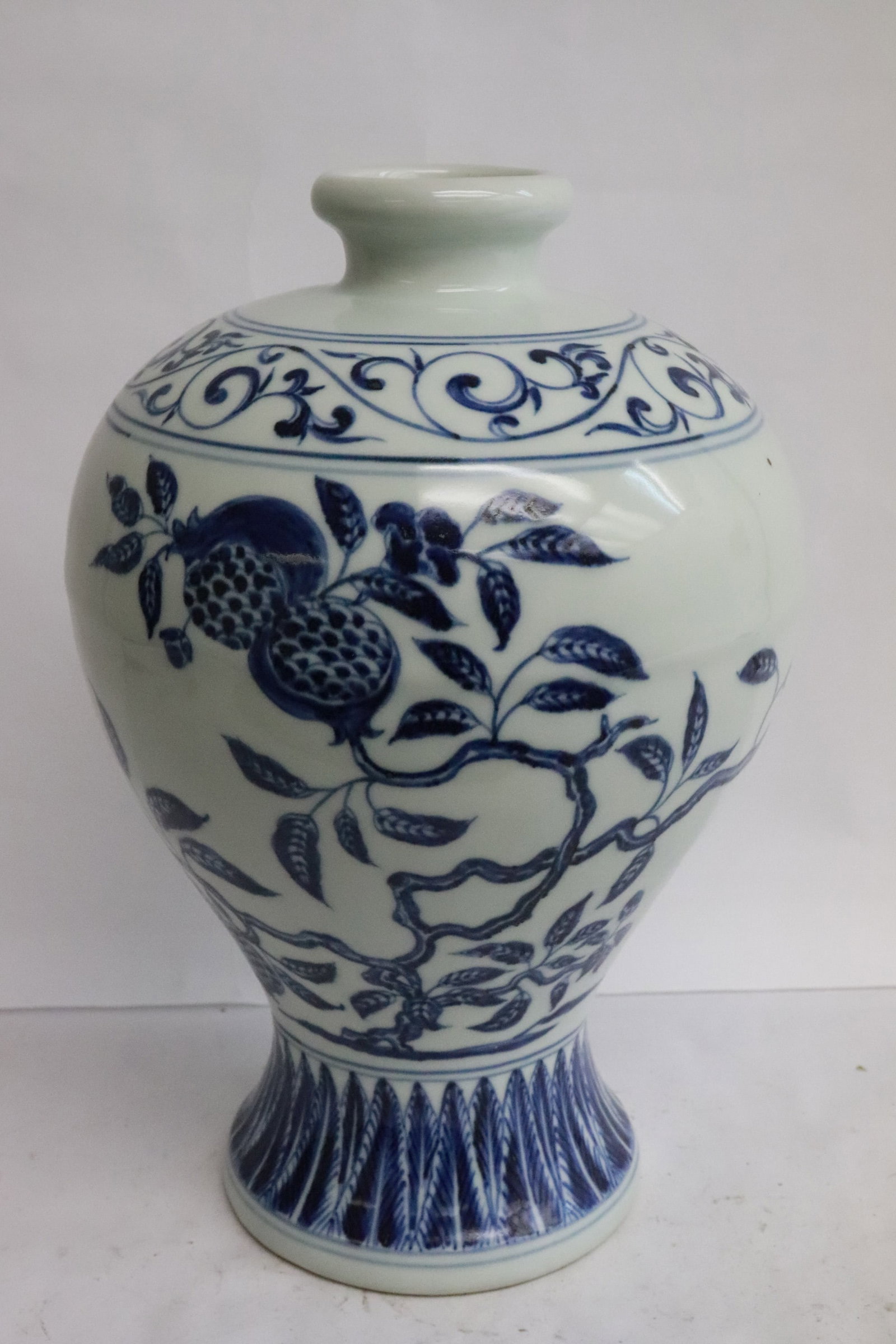 Fine Chinese blue and white meiping: Fine Chinese blue and white meiping, 11.2"x7.6"dia